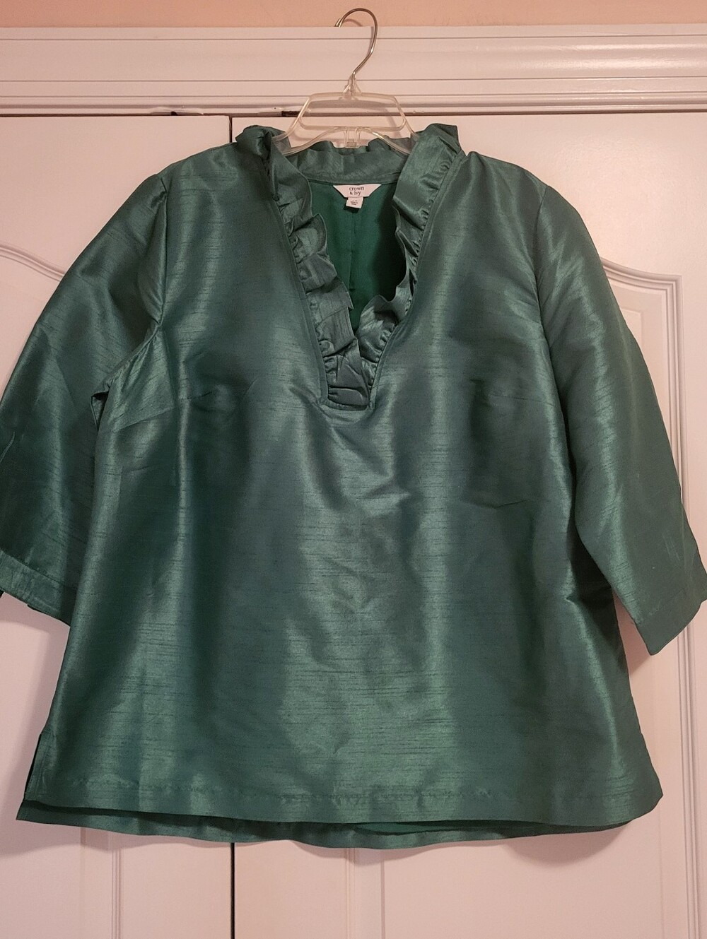 crown & ivy Emeral Green Blouse with Ruffled V-Neck